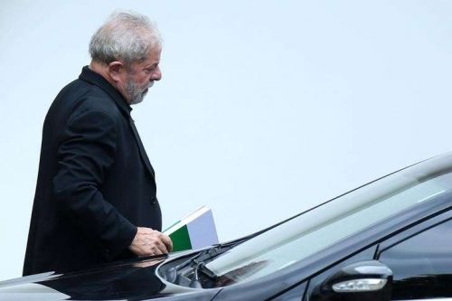 Ministério Público de São Paulo denuncia Lula no caso do tríplex