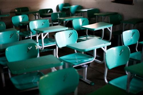 Escolas públicas irão retornar com 50% dos alunos em sala de aula e rodízios; veja mudanças
