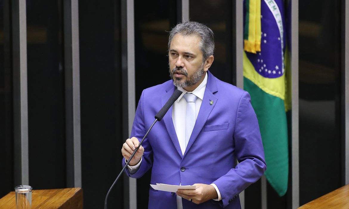 Elmano de Freitas garante novo mandato no Ceará com vitória em primeiro turno