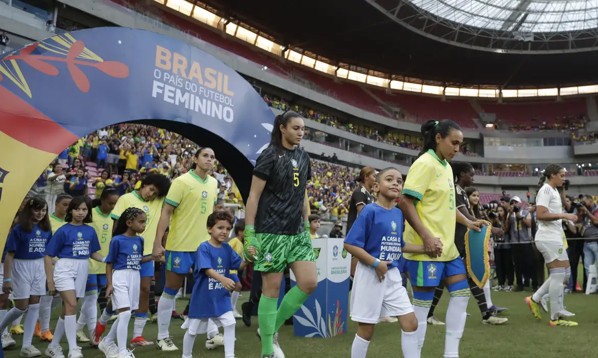 Divergências em propostas de Lula e Flávio Bolsonaro sobre esporte e infraestrutura