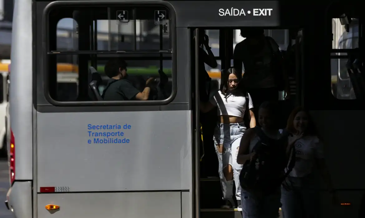Governo propõe uso de emendas parlamentares para financiar transporte gratuito em fins de semana e feriados