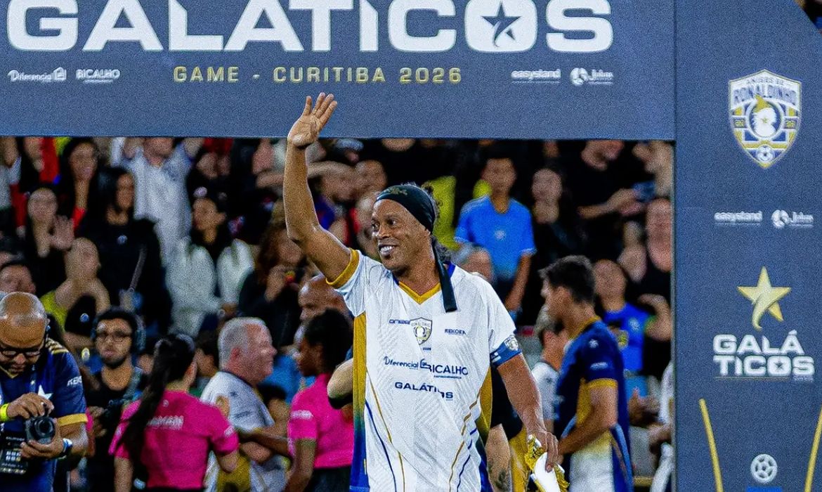 Ronaldinho Gaúcho fará estreia no futebol profissional com clube italiano