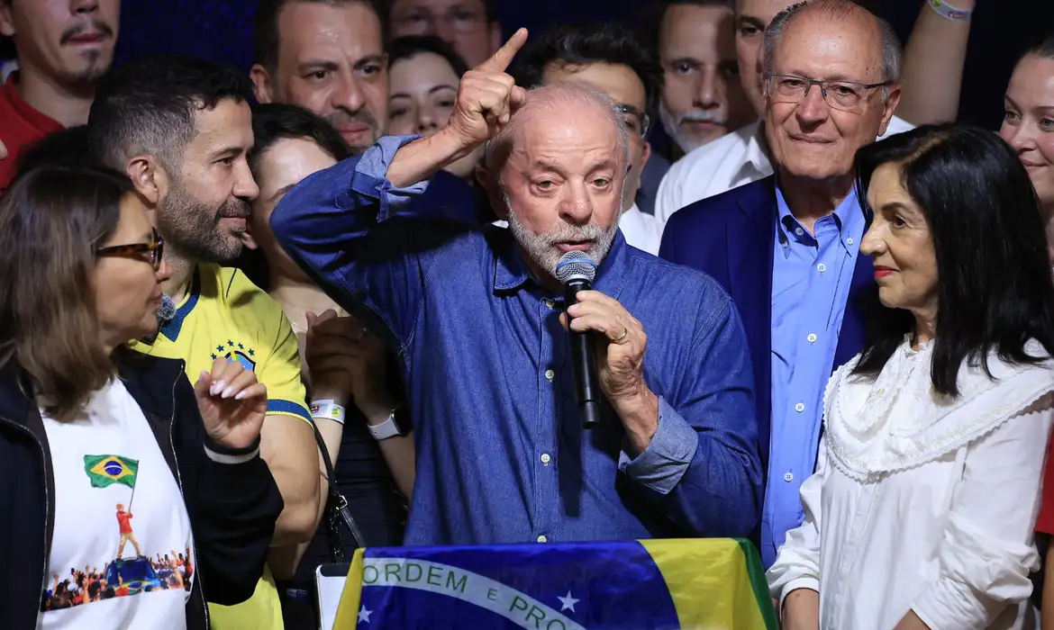 Lula anuncia plano de governança digital e expansão do SUS após reeleição